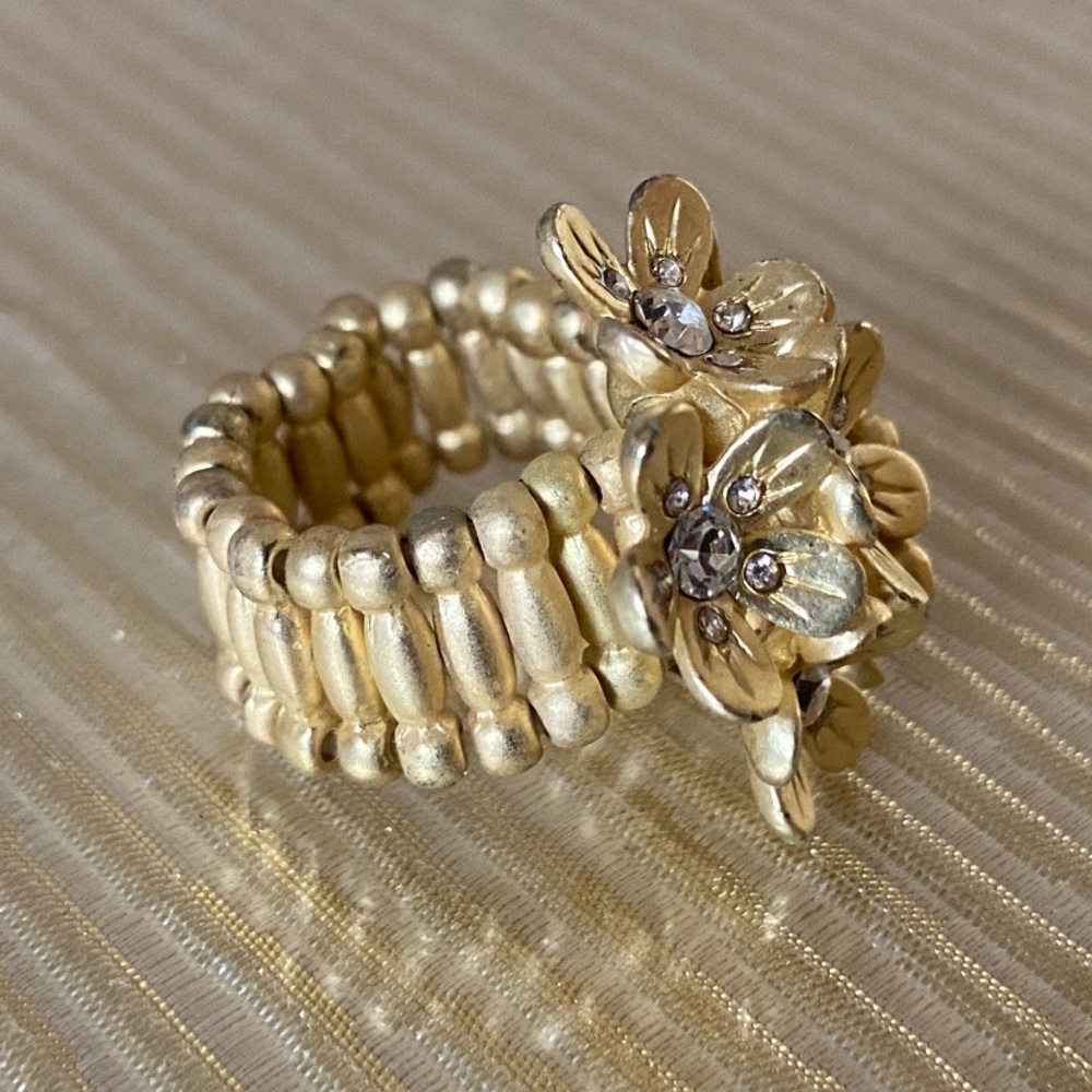 GOLD STRETCH RING W/ FLOWERS & RHINESTONES - Picture 2 of 4
